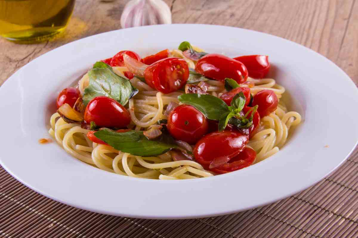 piatto di spaghetti delizioso pronto in 15 minuti